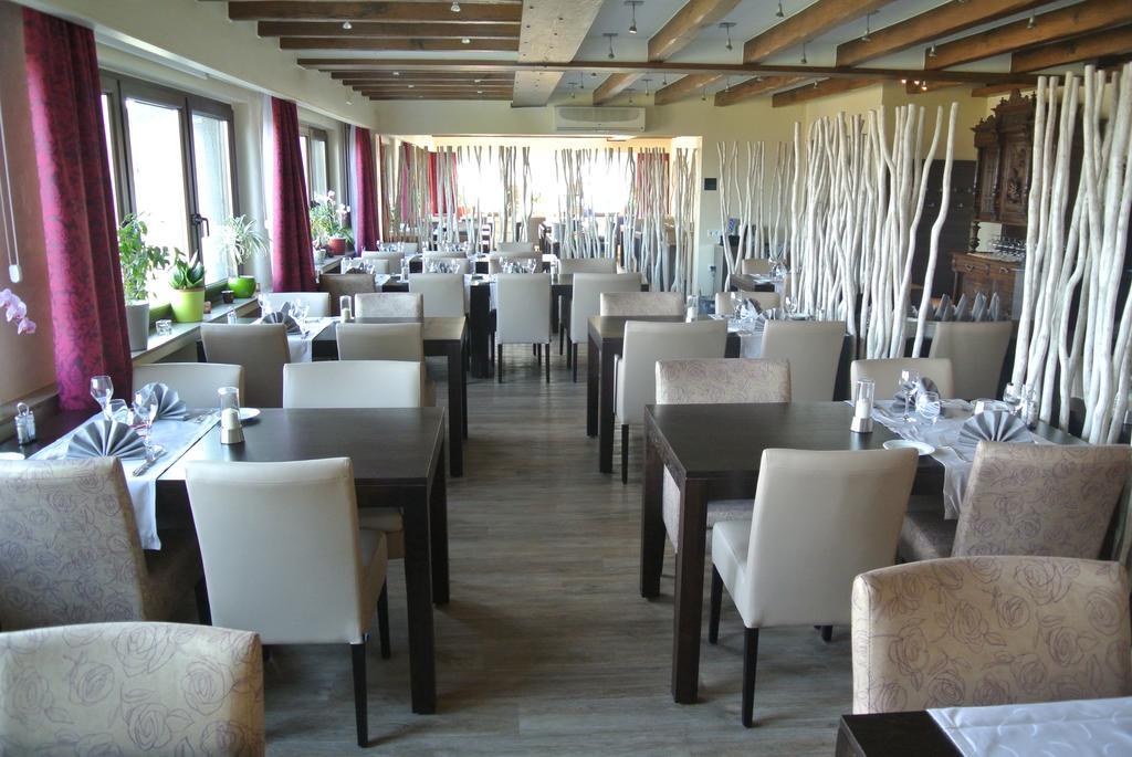 Hotel Saint Fiacre Буршайд Екстериор снимка