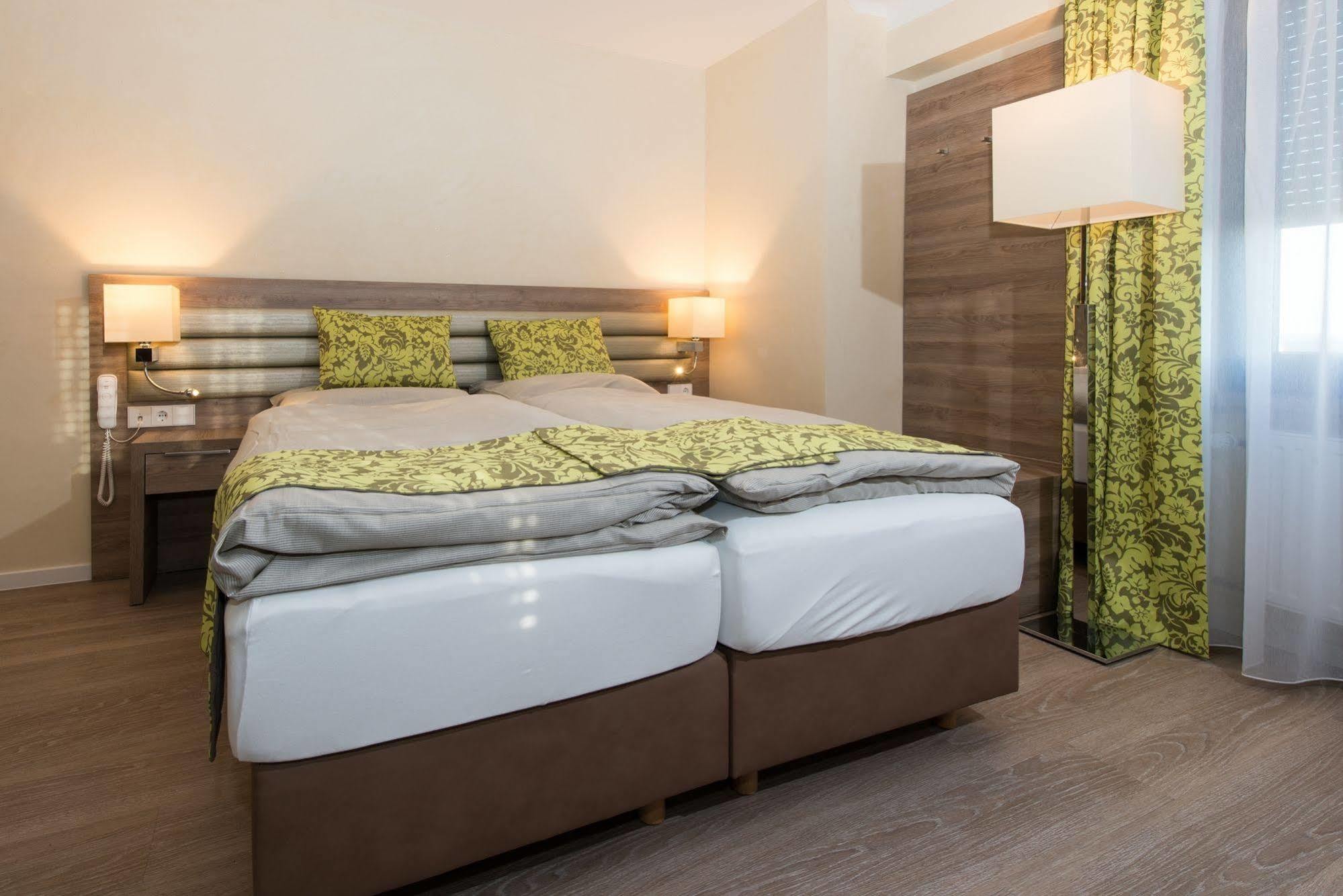 Hotel Saint Fiacre Буршайд Екстериор снимка