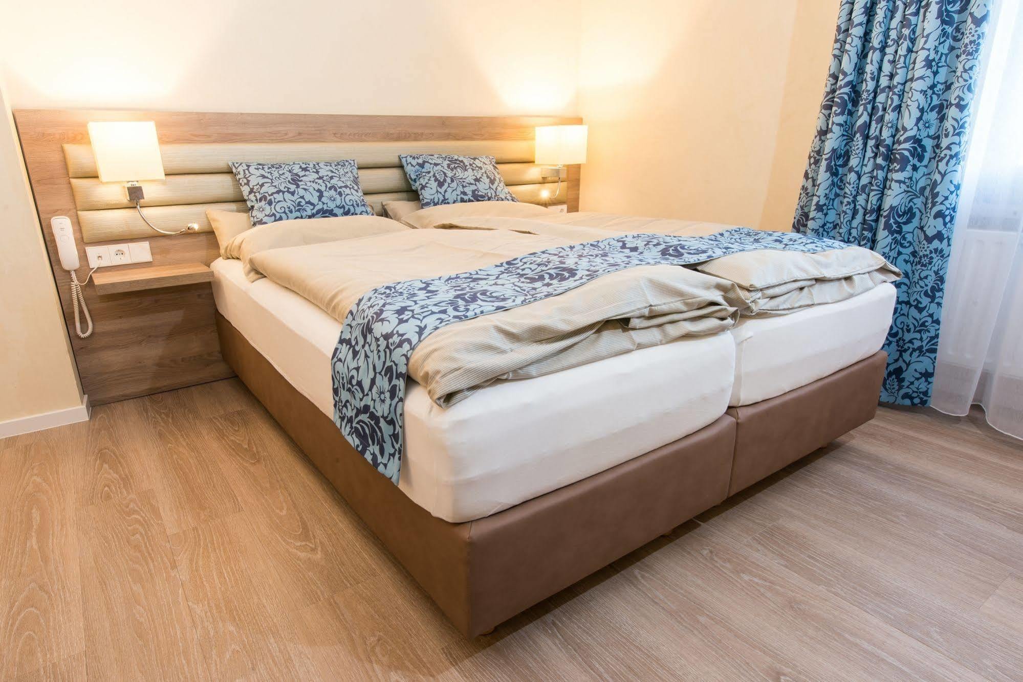 Hotel Saint Fiacre Буршайд Екстериор снимка