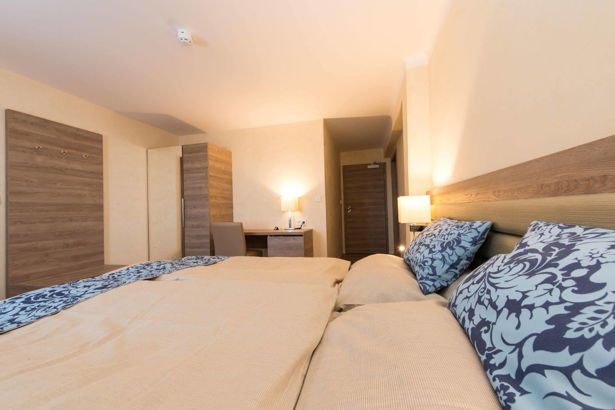 Hotel Saint Fiacre Буршайд Екстериор снимка