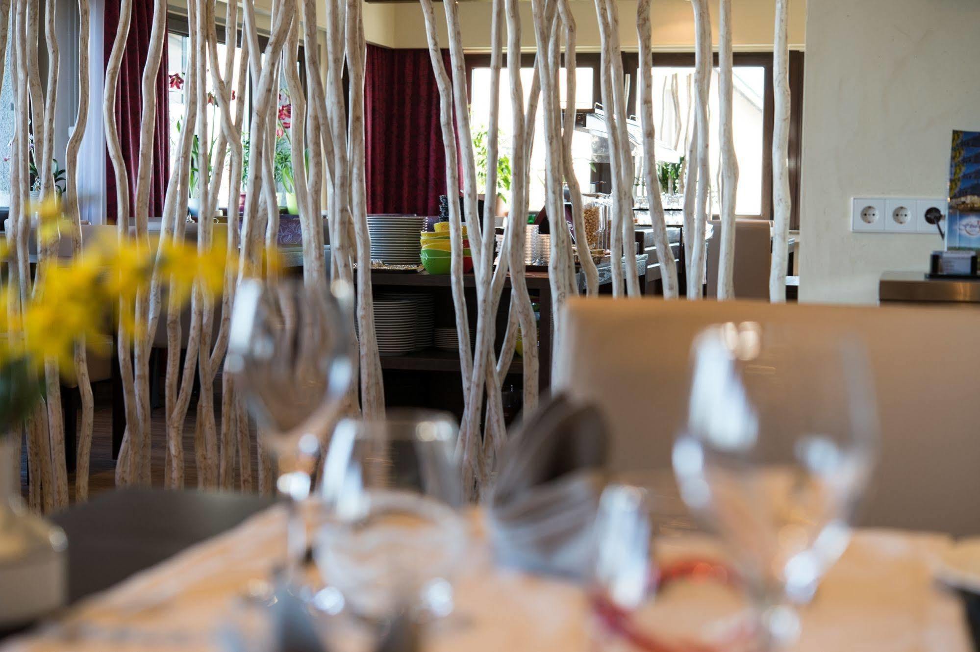 Hotel Saint Fiacre Буршайд Екстериор снимка