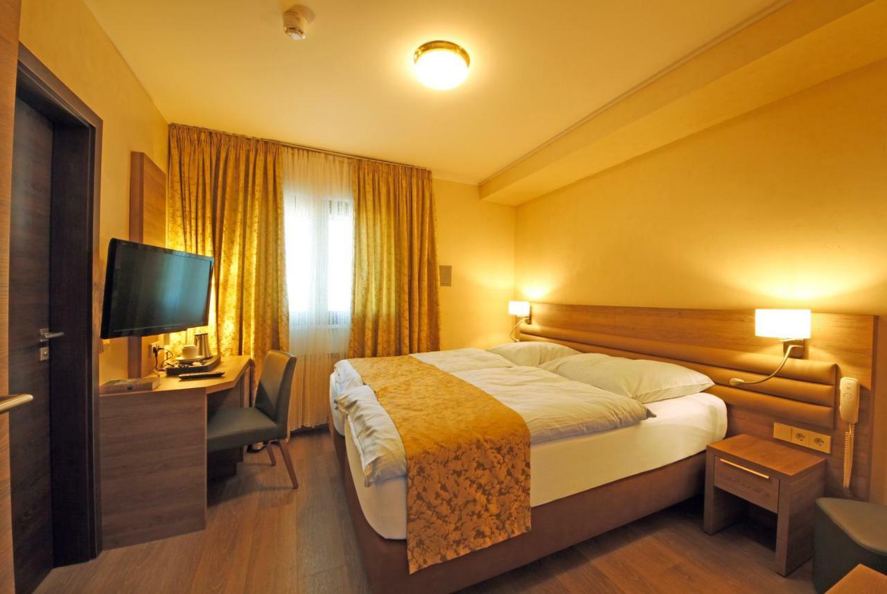 Hotel Saint Fiacre Буршайд Екстериор снимка