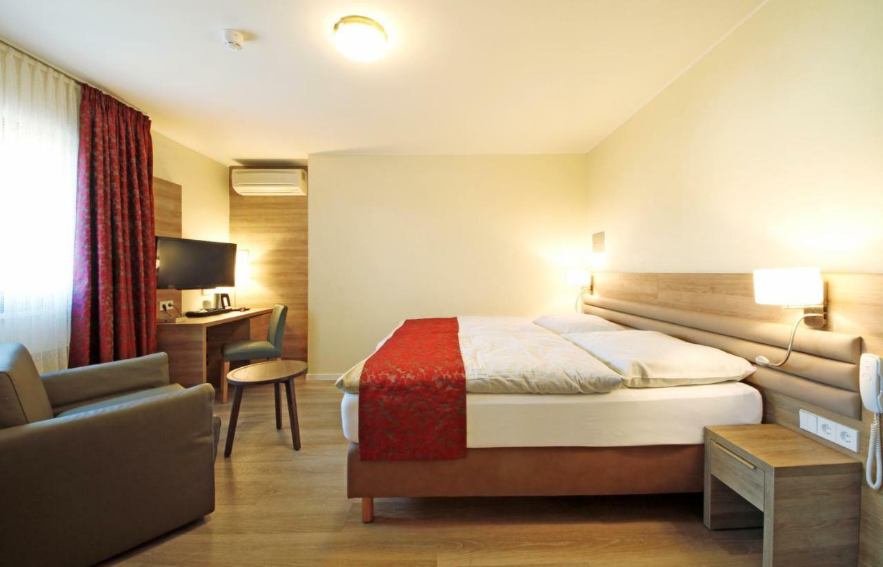 Hotel Saint Fiacre Буршайд Екстериор снимка