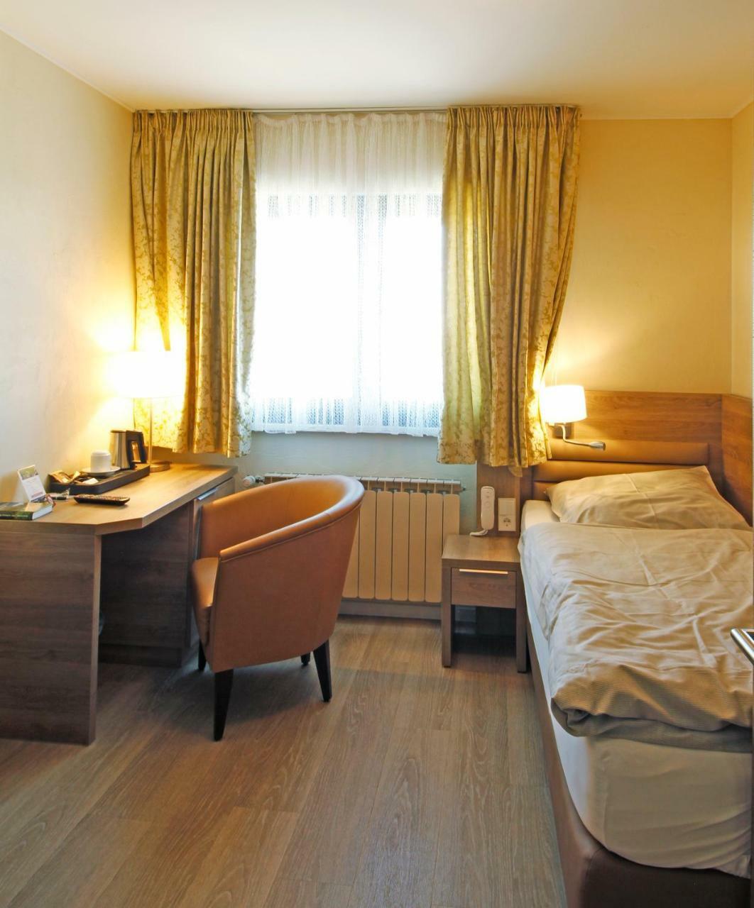 Hotel Saint Fiacre Буршайд Екстериор снимка