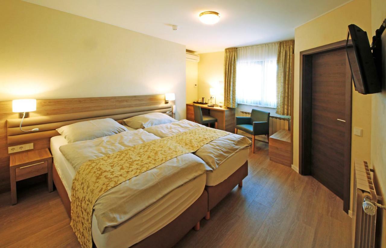 Hotel Saint Fiacre Буршайд Екстериор снимка