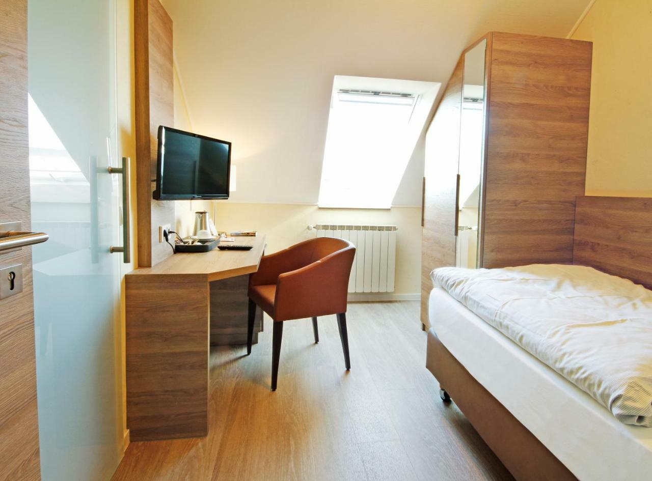 Hotel Saint Fiacre Буршайд Екстериор снимка